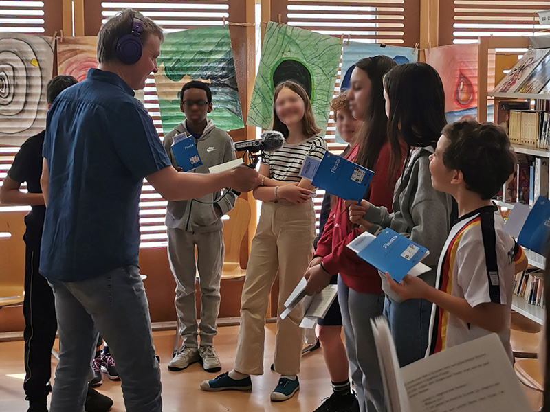 vincent burlot enregistre les élèves du collège chape